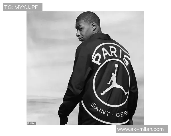 巴黎新赛季第四款球衣发布黑色主调搭配炭灰与玫瑰色渐变设计